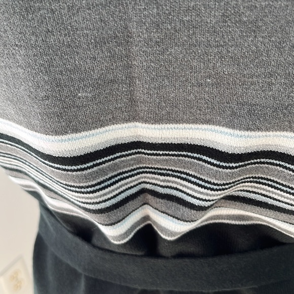 NY & Co V-neck vintage style sweater with short sleeves and tie - Picture 7 of 11